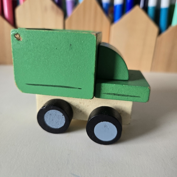 Wooden Devrian Global Industries Recycle Truck Garbage Toy Green Tilts 3in City - Picture 8 of 15